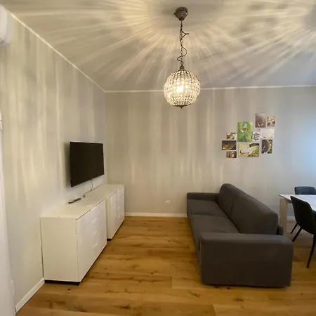 Leopardi Apartment Milan